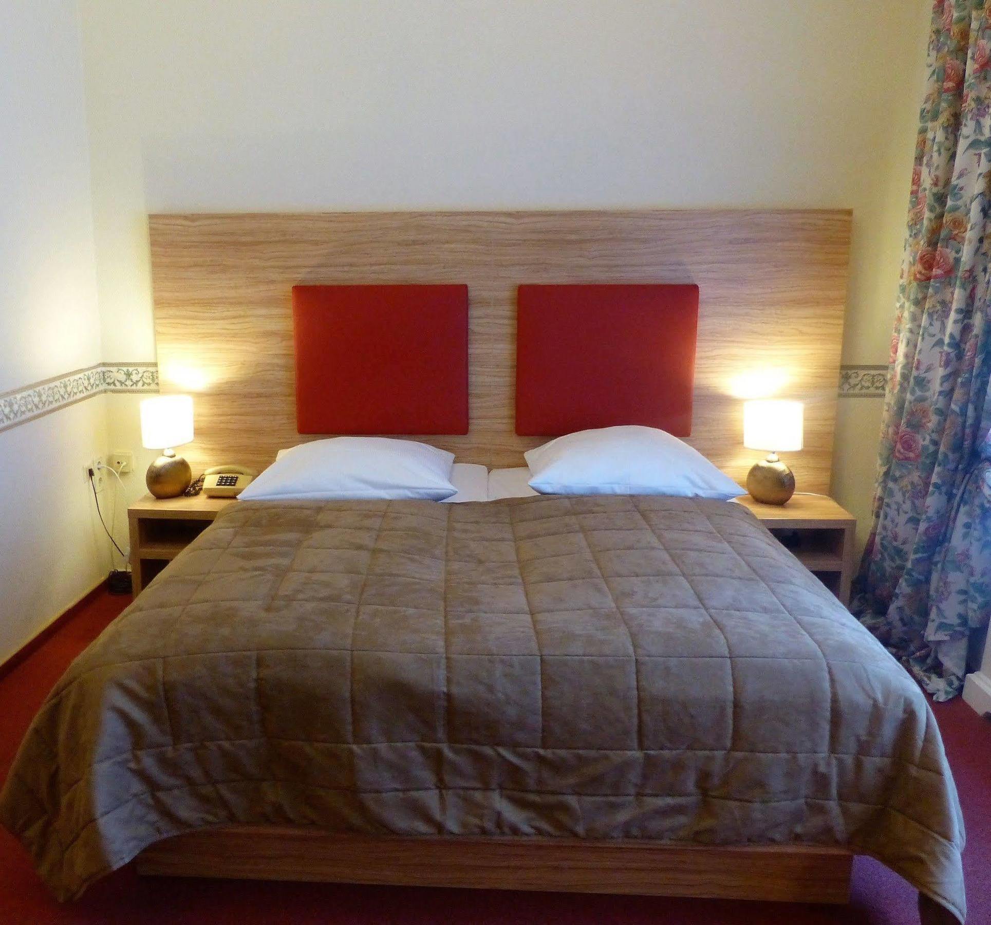 ברלין Hotel Pension Savoy Near Kurfuerstendamm מראה חיצוני תמונה