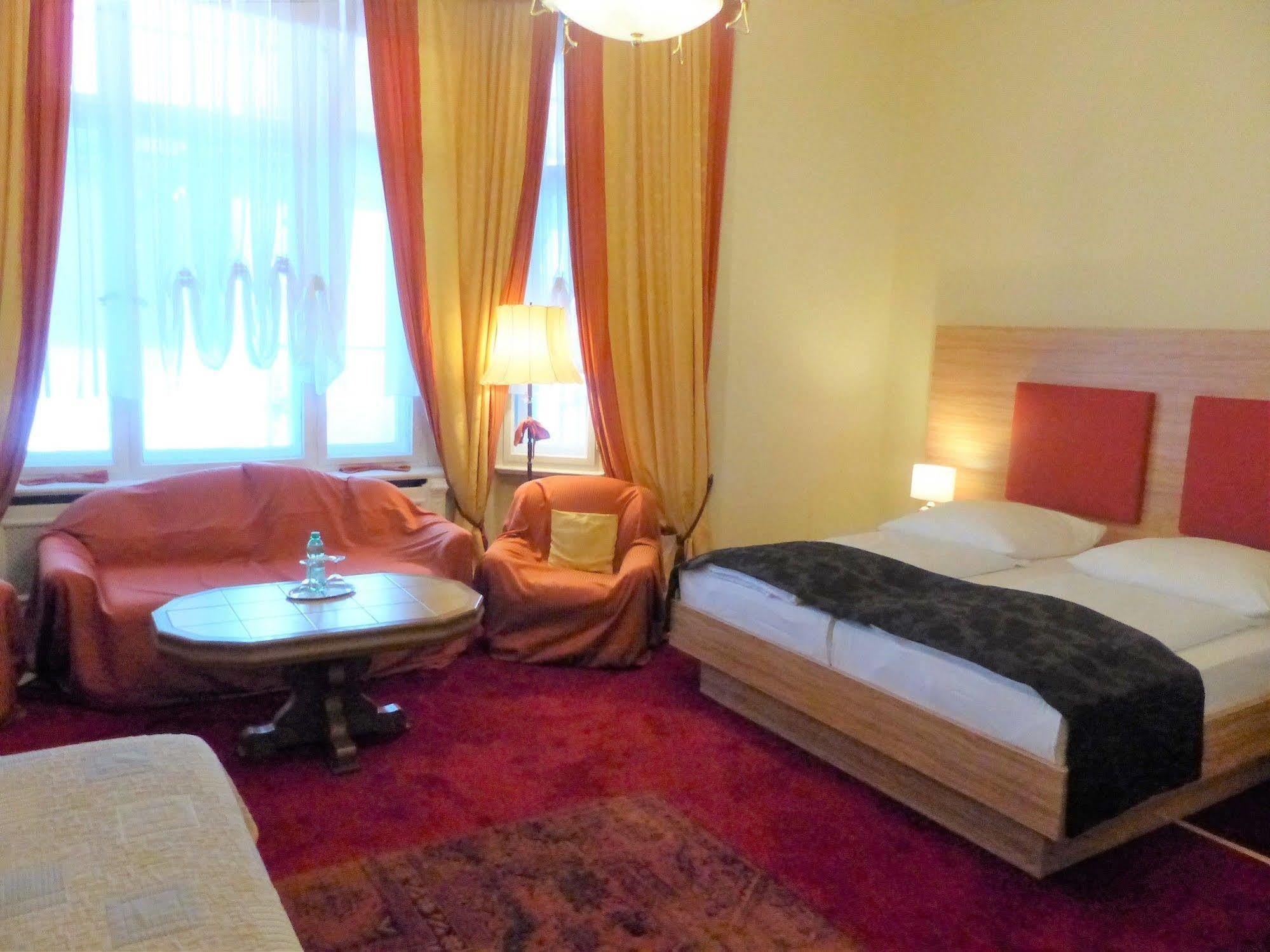 ברלין Hotel Pension Savoy Near Kurfuerstendamm מראה חיצוני תמונה