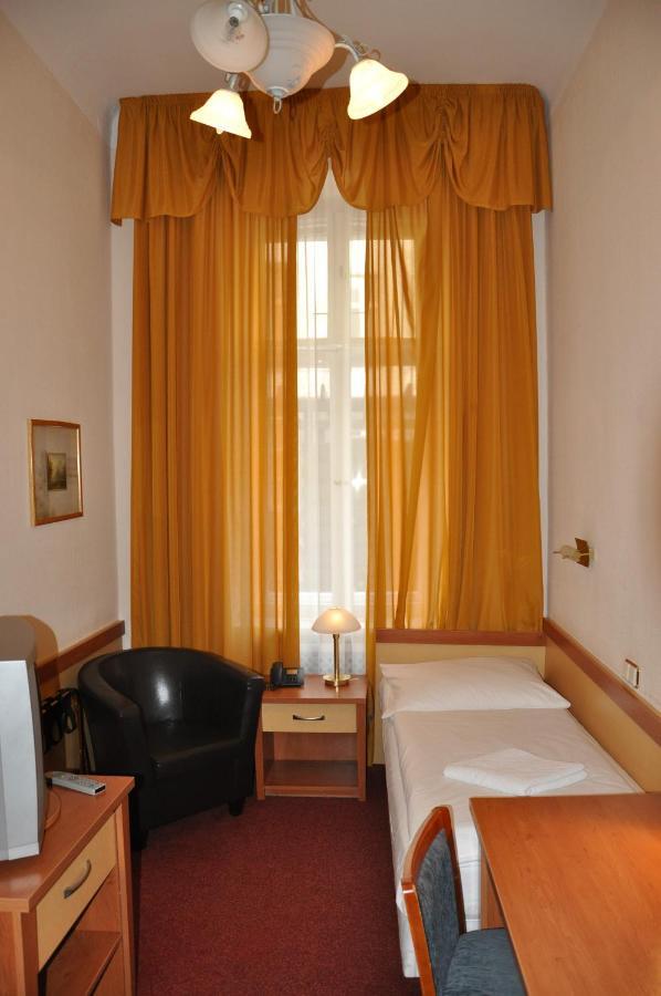 ברלין Hotel Pension Savoy Near Kurfuerstendamm חדר תמונה